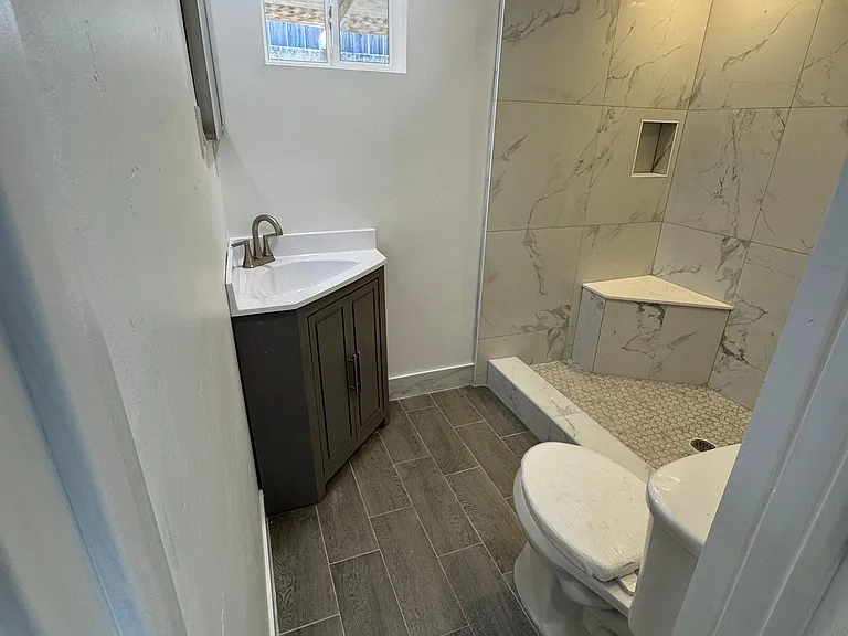 935 W 3rd Ave #1 — Photo 9