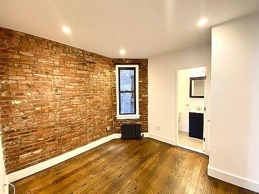5th image of 247 E 39th St APT 4A