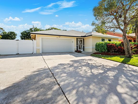 3rd image of 600 NW 9th Court