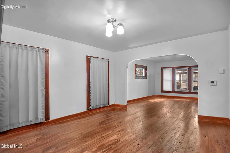 3rd image of 1632 Hawthorne Street