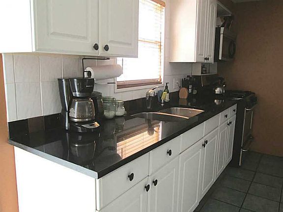2nd image of 27 Montcalm Rd