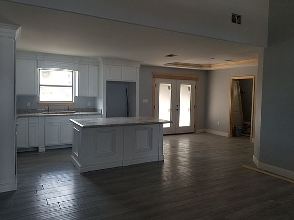 5th image of 1824 Rebecca Ln