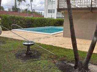 211 NE 8th Ave APT 103, Hallandale, FL 33009