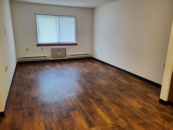 4th image of 1280 Plainview Rd #8