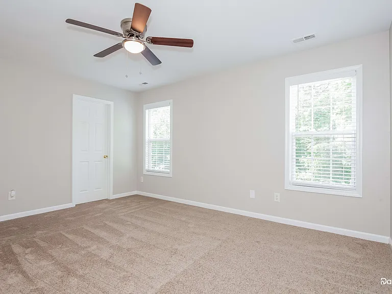 10409 Hugue Way — Photo 10