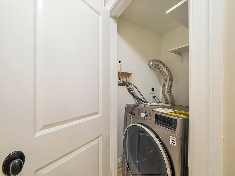 616 Irving St NW #B — Photo 4