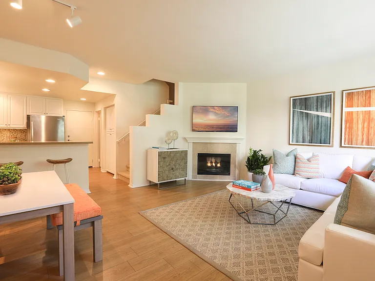 Newport Bluffs Apartment Village — Photo 1