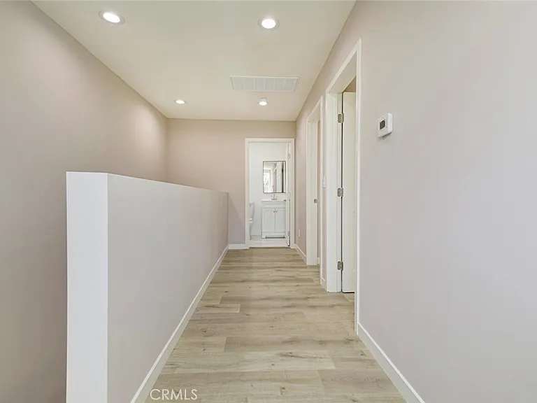 15557 Wyandotte St — Photo 14