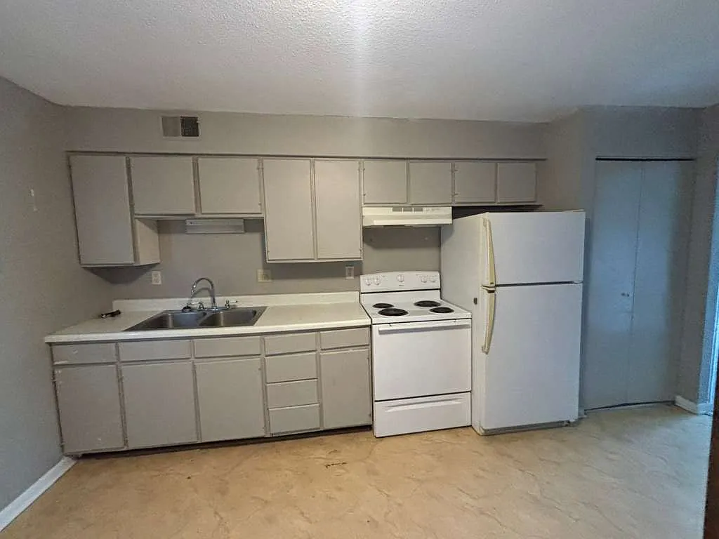 2 bed, 1.5 bath, $1,200 — Photo 4