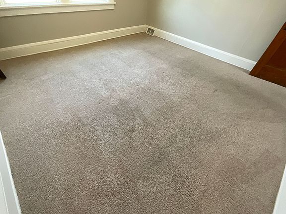 3rd image of 9913 Parkview Ave