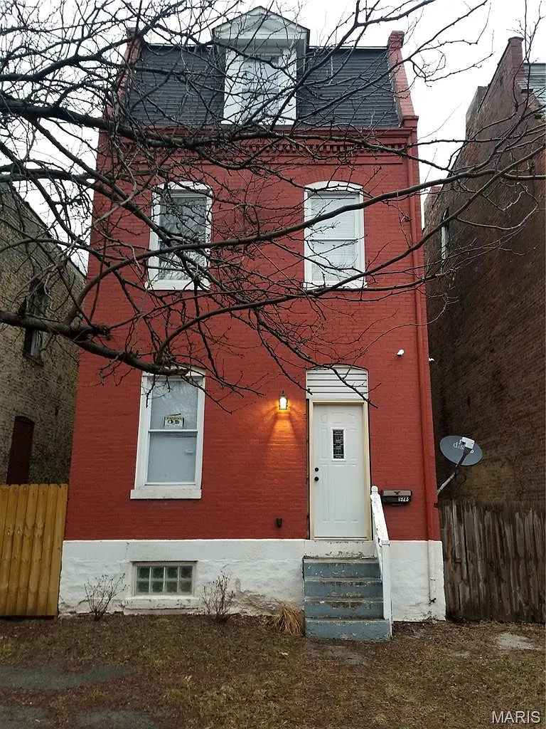 1923 Newhouse Ave photo 1