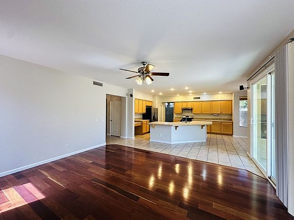 4th image of 672 W Raven Dr