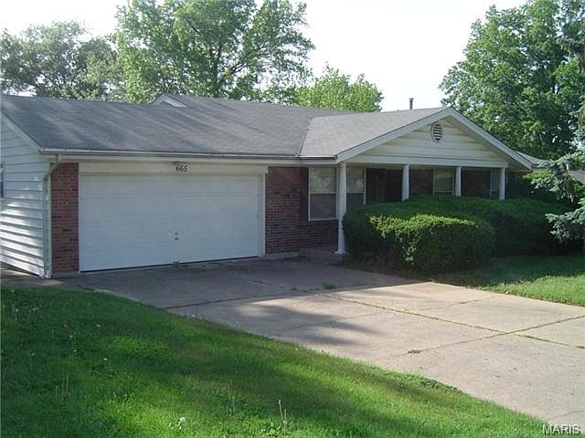 1st image of 665 Saddle Dr