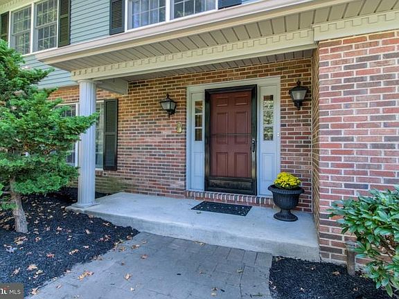 3rd image of 639 Clifton Dr