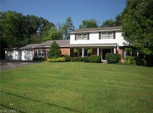 579 Coy Ln, Chagrin Falls, OH 44022