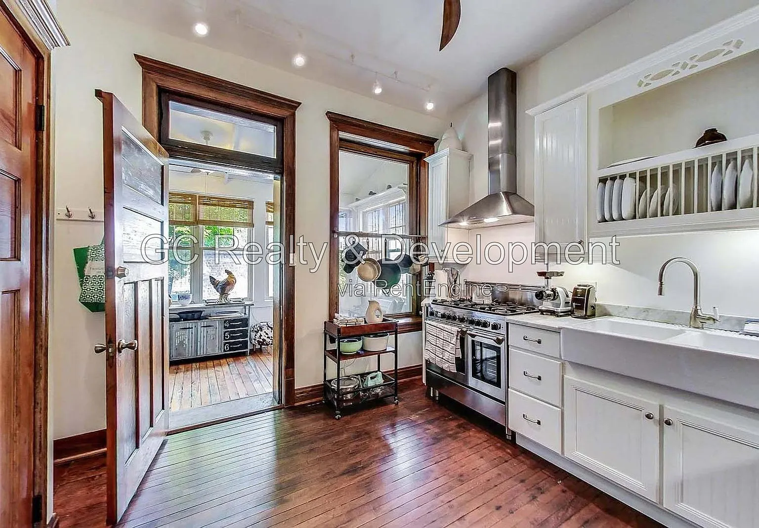 4 bed, 2.5 bath, 2500 sqft, $3,350 — Photo 3
