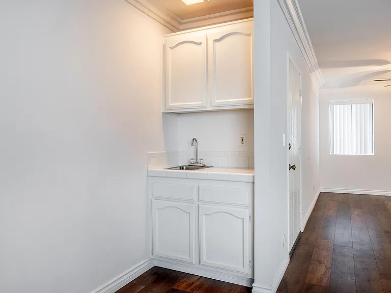 17155 Chatsworth St #7 — Photo 7