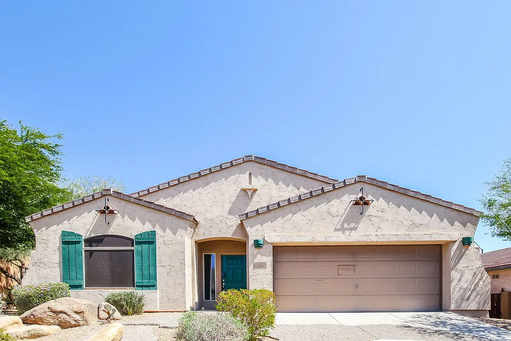 4 bed, 2.0 bath, 2198 sqft, $2,355 — Photo 1