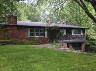 1315 Meadow Ln, Liberty, MO 64068