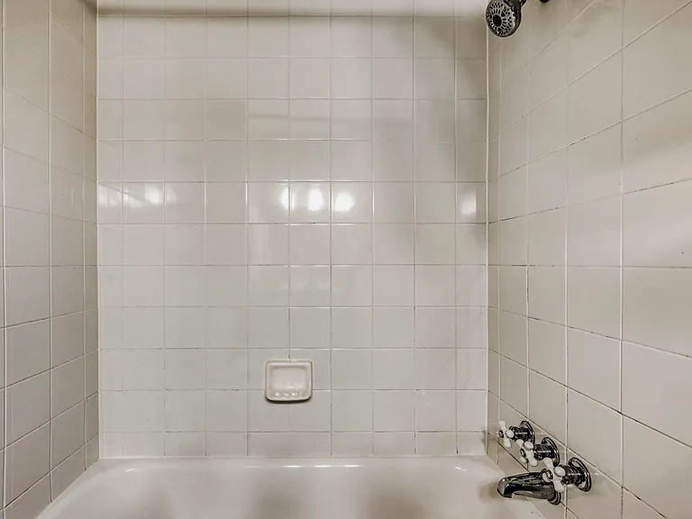 2500 S York St — Photo 18