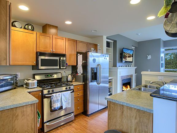 4th image of 1752 24th Ave NE