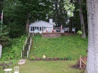 15875 Lakeview Dr, Buchanan, MI 49107