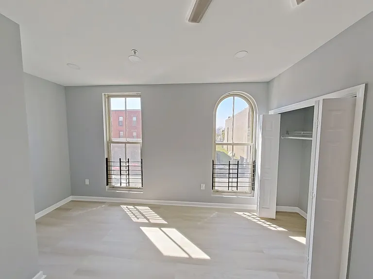 1831 W Diamond St — Photo 14