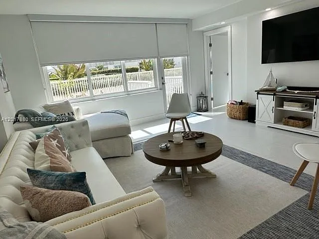 5401 Collins Ave #128 — Photo 20