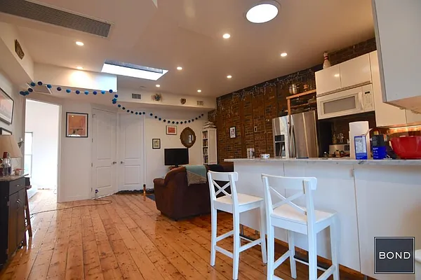 Rented by Bond New York | media 3