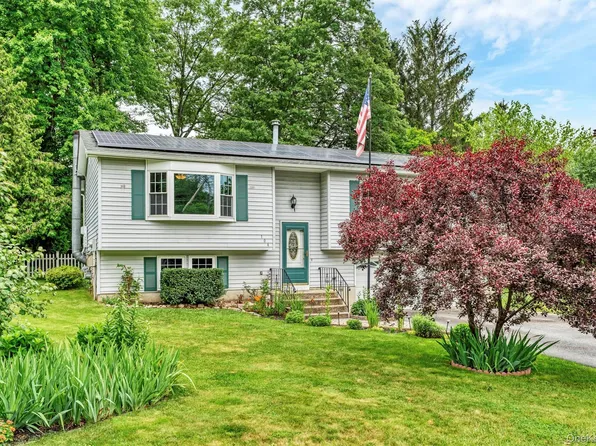 104 Bodle Circle, Maybrook, NY 12543
