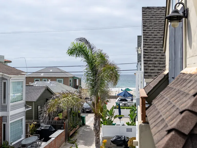 736 Seagirt Ct — Photo 2