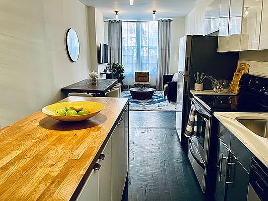 1st image of 112 E 10th St APT 1