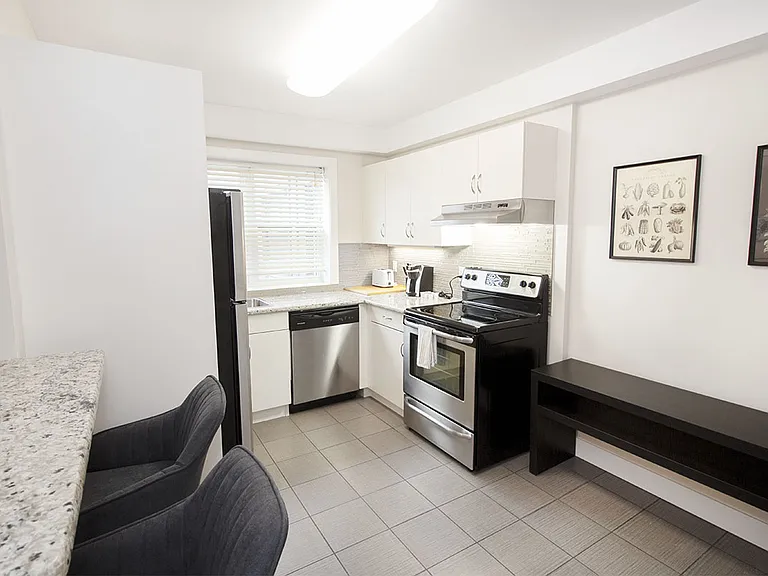 700 Corydon Ave #A — Photo 11