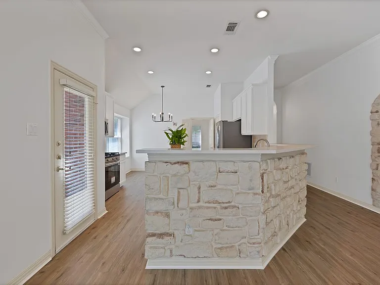 5516 Broken Bend Dr — Photo 9