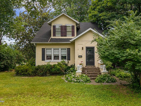 3rd image of 4808 Greenwood Rd