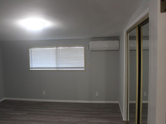 5th image of 11003 Odell Ave