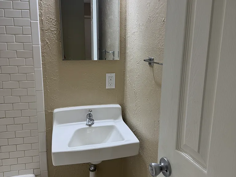 111.5 Polk Ave — Photo 25
