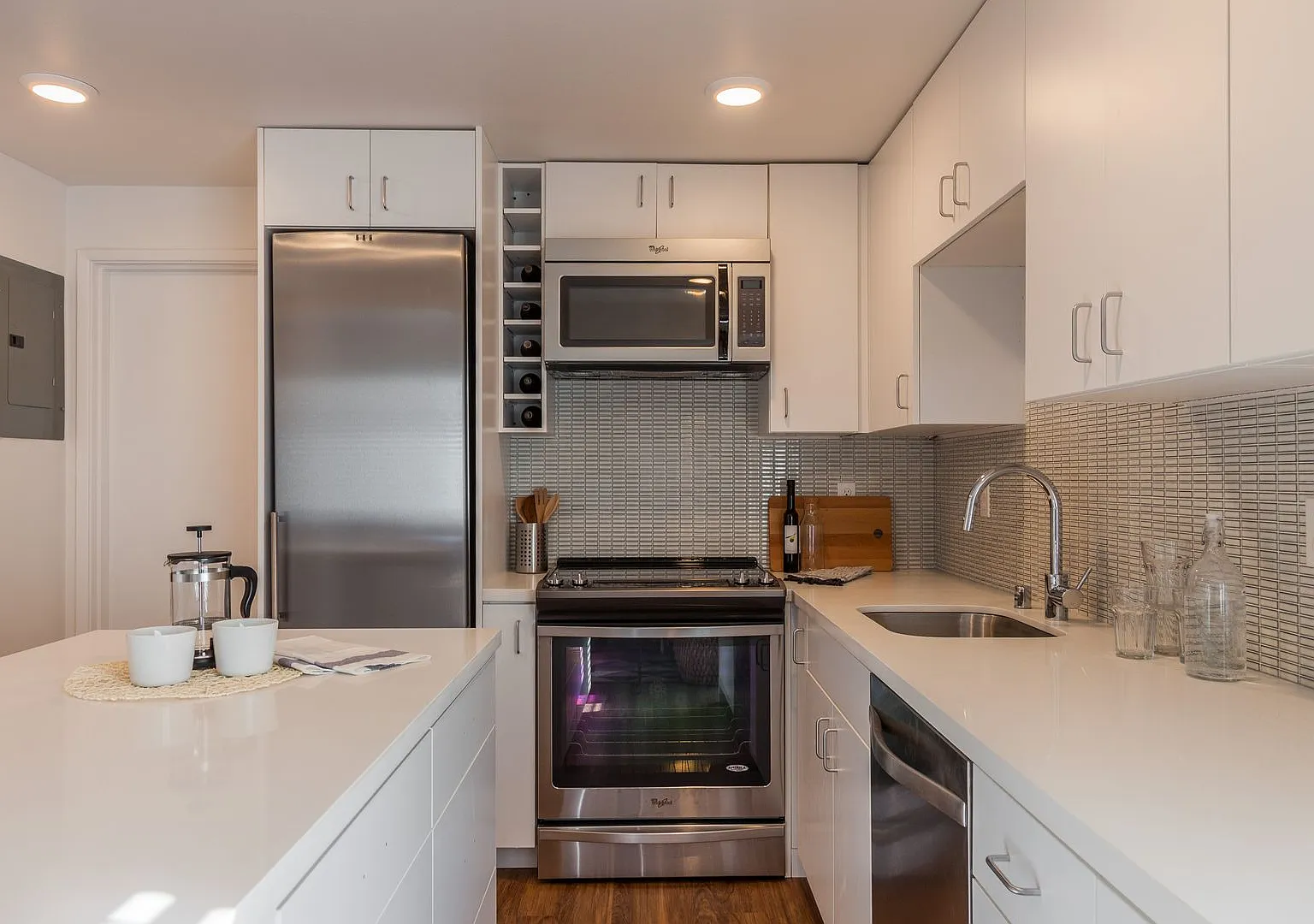 215 Boston Apartments — Photo 3