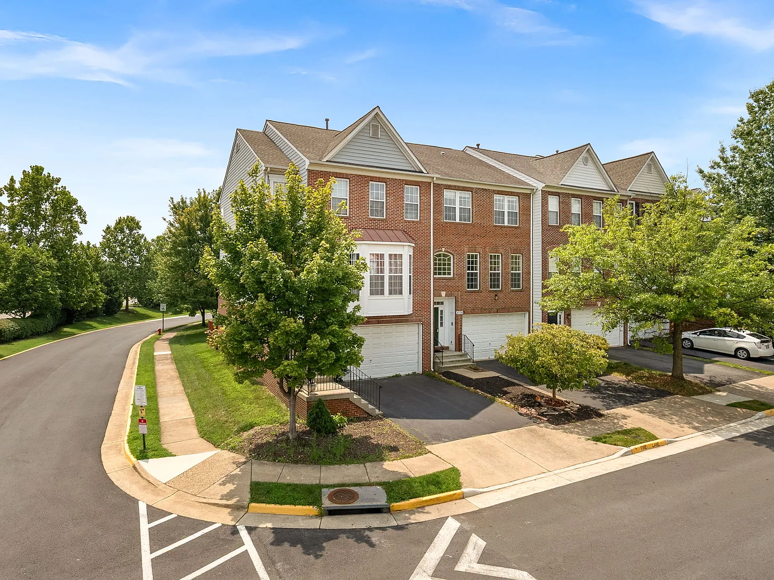 4 bed, 2664 sqft, $3,350 — Photo 3