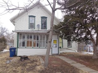 412 University St, Pella, IA 50219
