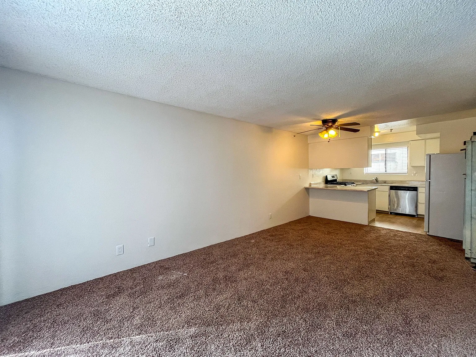 12909 Cordary Ave — Photo 3