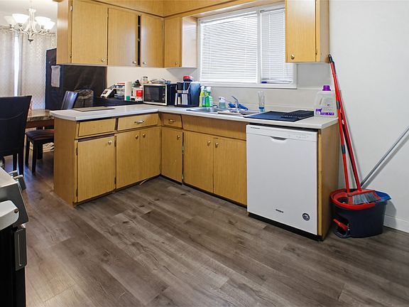 4th image of 682 Alberni Ave
