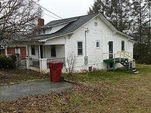 3rd image of 917 W Hillcrest Dr