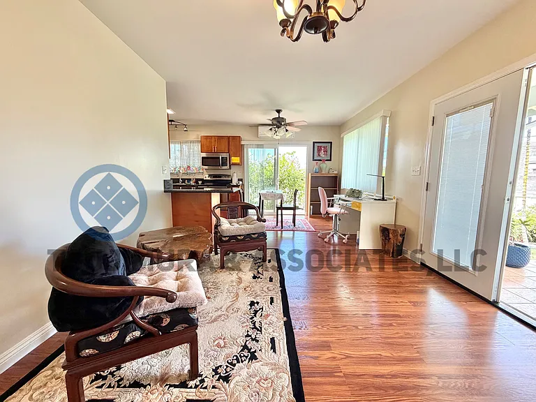 2323 E Manoa Rd — Photo 3