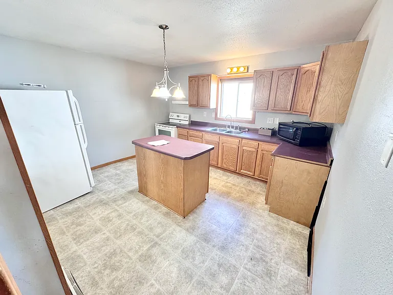 406 E Main St — Photo 6