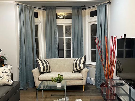 2nd image of 526-528 Visitacion Ave #526