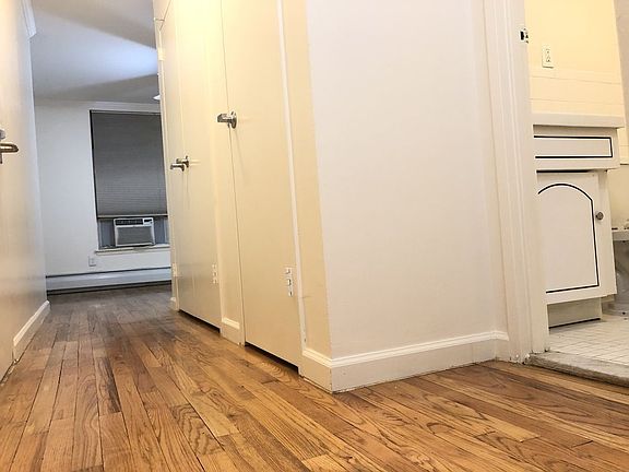 5th image of 2226 Crescent St