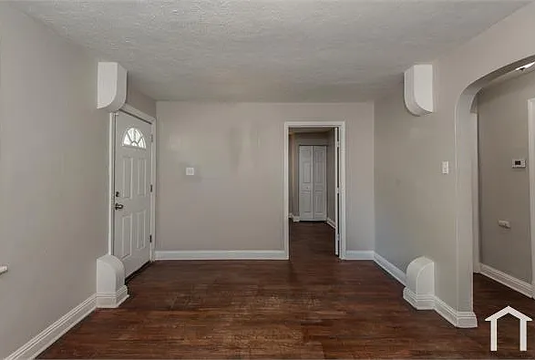2 bed, 1000 sqft, $1,298 — Photo 3