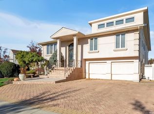 2471 Malibu Rd, Bellmore, NY 11710