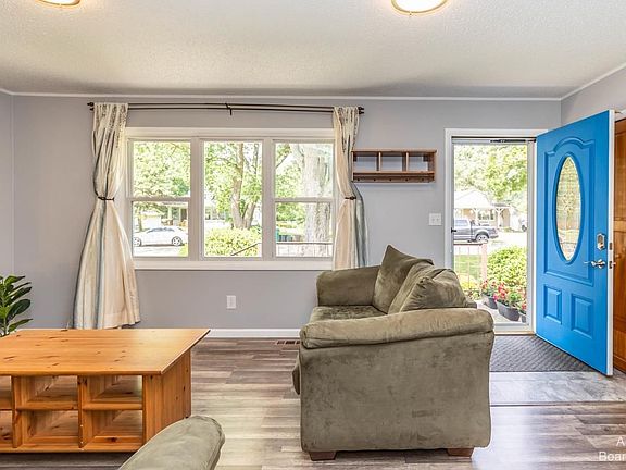 2nd image of 2391 McKinley Ave